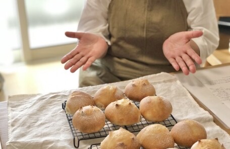パン教室で生徒様が作った自家製酵母の全粒粉の丸パン
