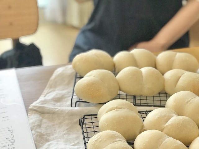 コルル自家製酵母パン教室でパン教室で作ったふたごの白パン