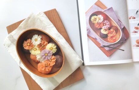 和なはアートフード協会の書籍「あんこのお花練習帖」に掲載されているコスモスのおはぎボックスを作りました